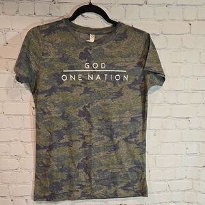 Elly and Grace camo t shirt size S NWT